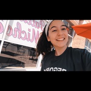 Meet your Posher, Ionna